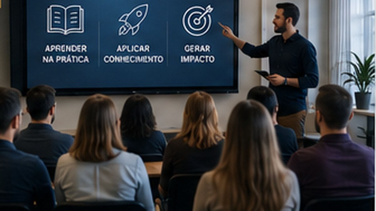 Pessoa conduzindo apresentação para um grupo em sala de aula